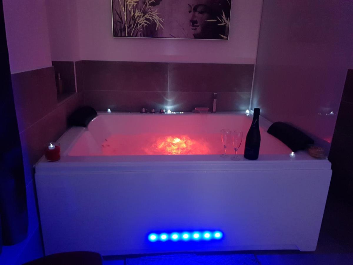 Elle & Lui En Jacuzzi Hotel Bernis Luaran gambar