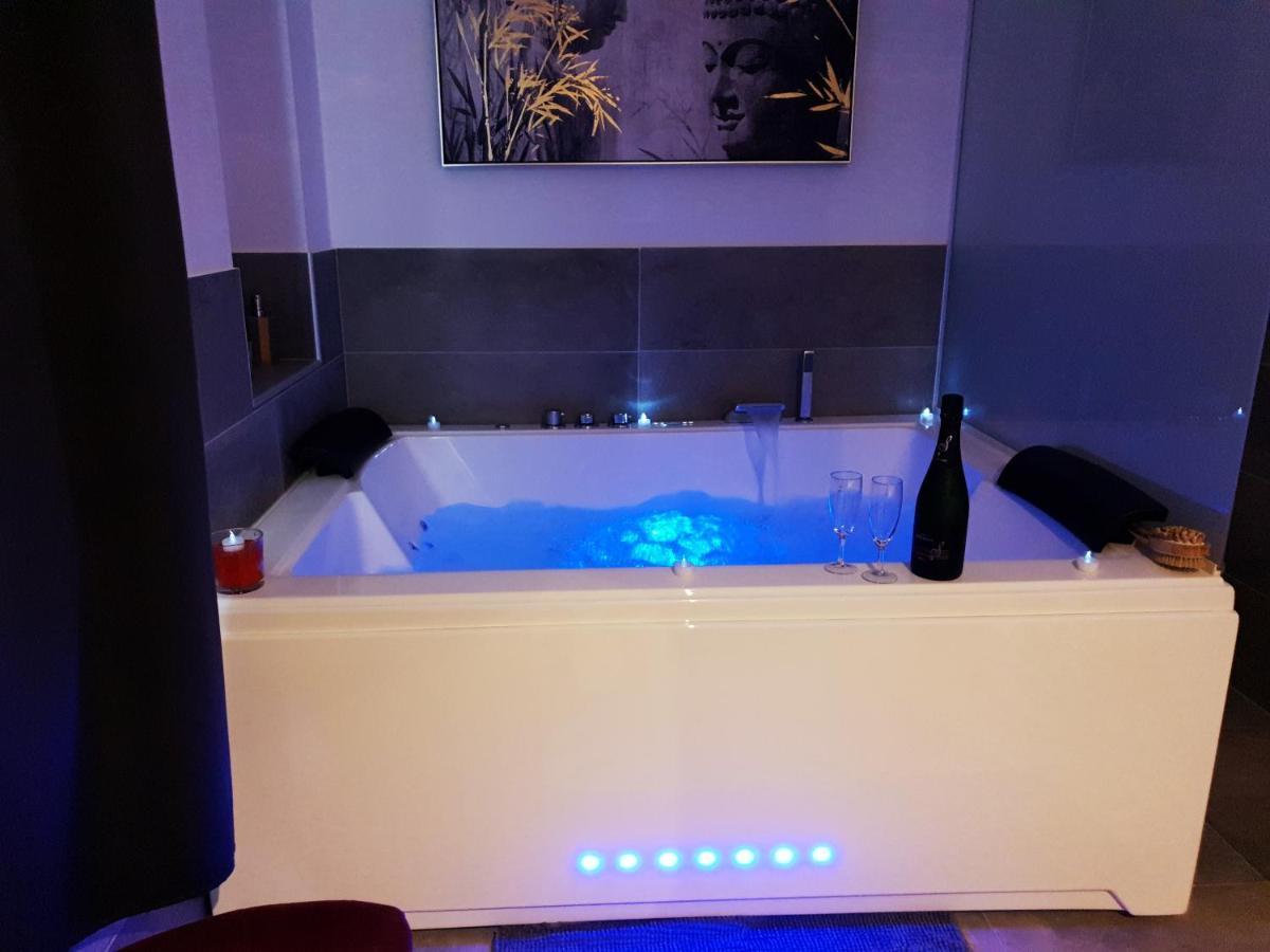 Elle & Lui En Jacuzzi Hotel Bernis Luaran gambar
